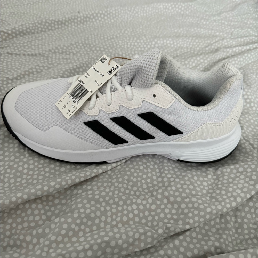 BRAND NEW TENNIS SHOES